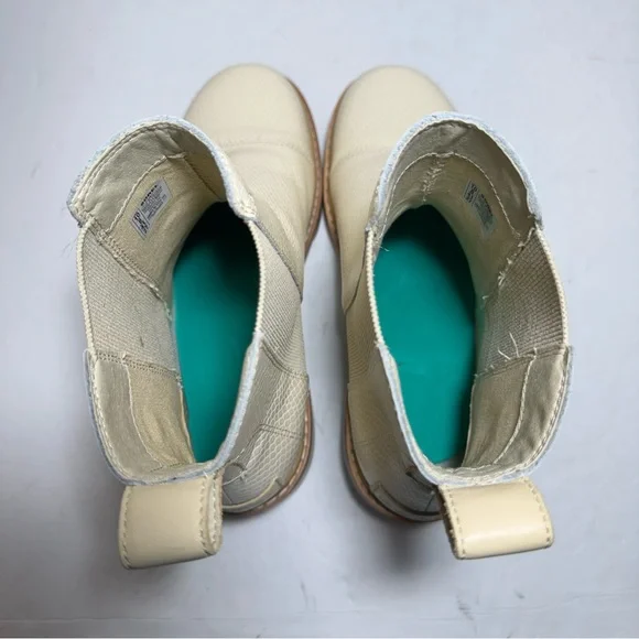 SorelJoan Now Snake Embossed Chelsea
Waterproof Lug Sole Cream Booties Sz 10 - Picture 7 of 16